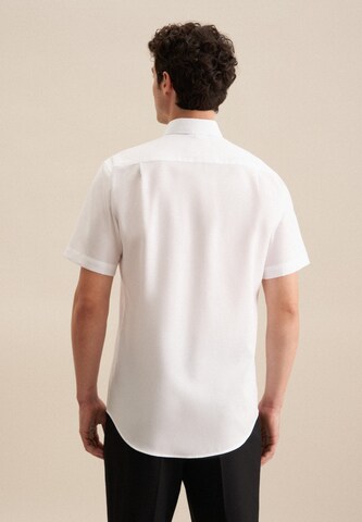 Coupe regular Chemise business SEIDENSTICKER en blanc