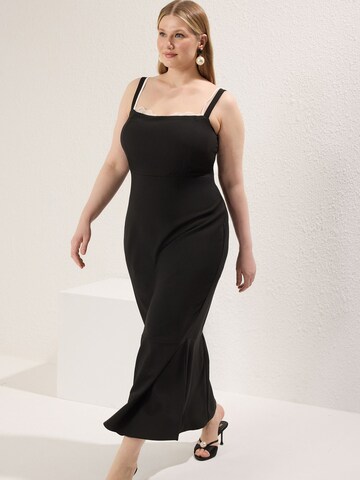 Trendyol Curve Dress in Black