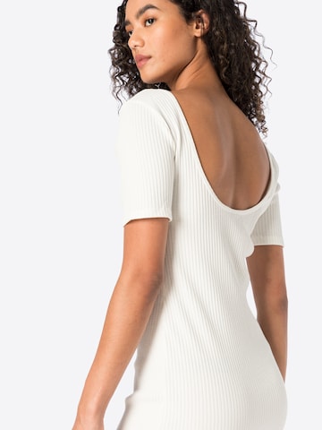 Robe 'Matilda' Gina Tricot en blanc