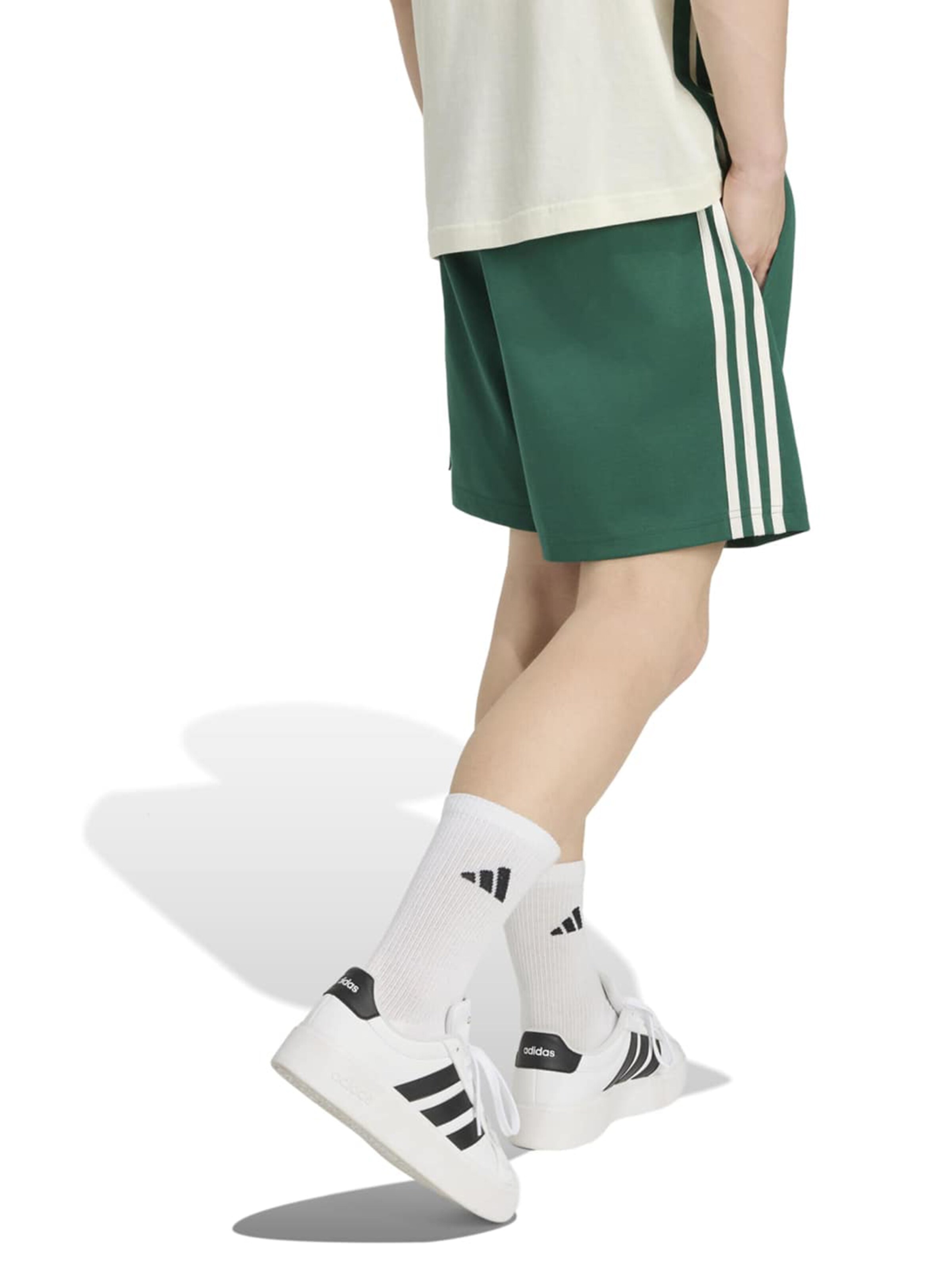 ADIDAS SPORTSWEAR - Loosefit Calças de desporto 'Essentials' em verde
