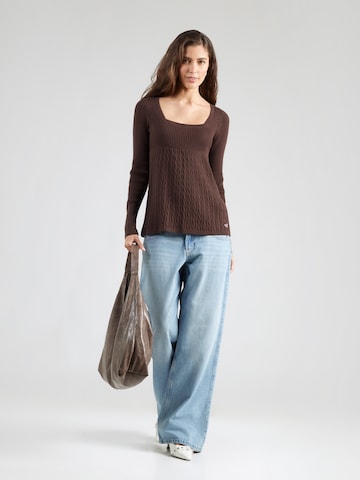 HOLLISTER Пуловер в кафяво