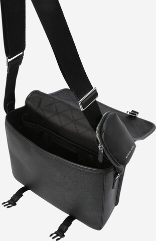 Messenger de la Michael Kors pe negru