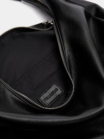 Pull&Bear Schultertasche in Schwarz