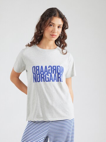 Tricou de la MADS NORGAARD COPENHAGEN pe gri: față