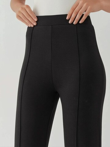 Hiccup Flared Pants in Black