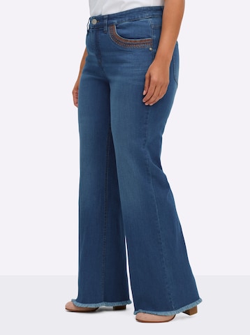 SHEEGO Bootcut Jeans i blå