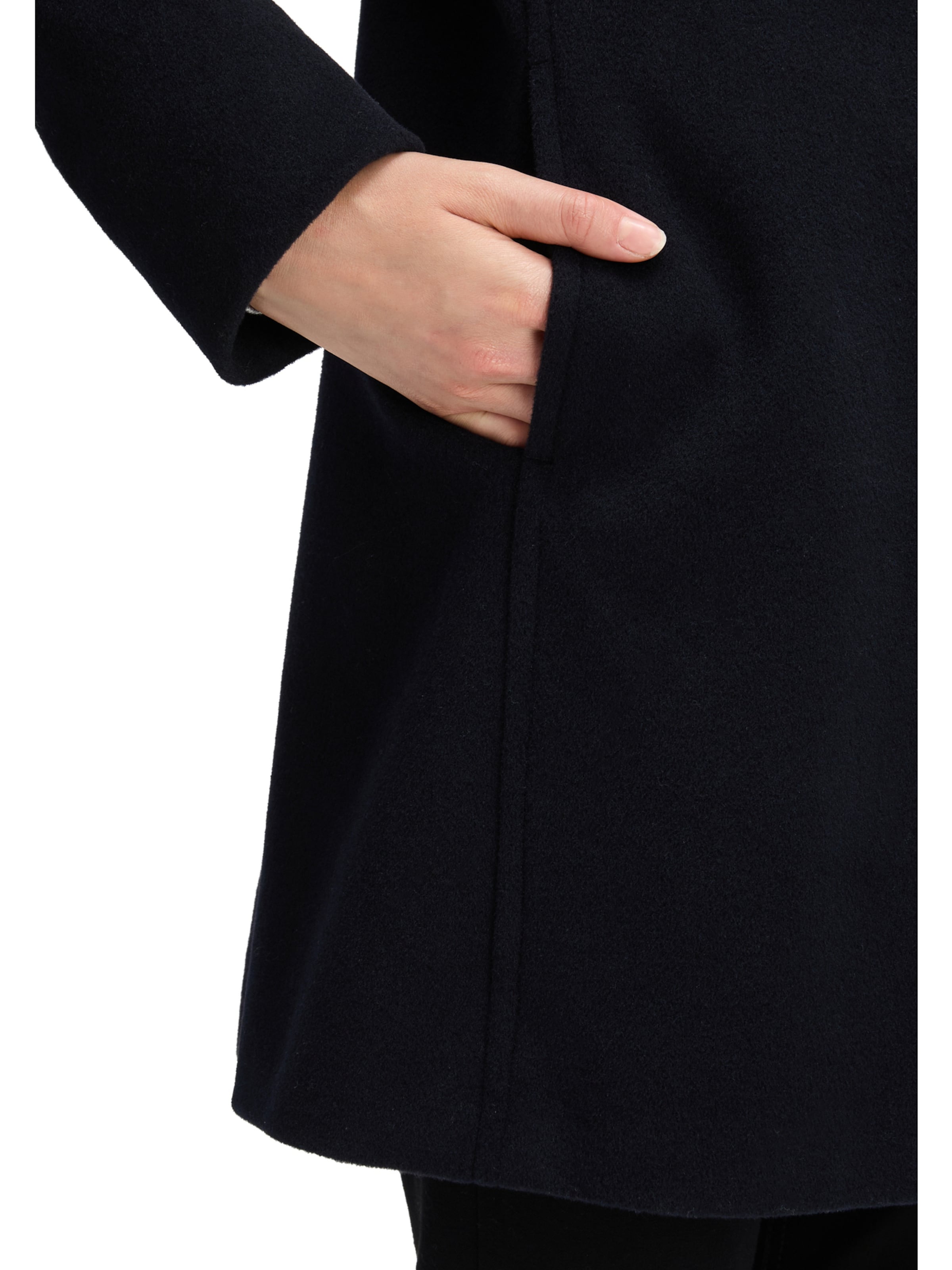 GIL BRET Between-Season Jacket in Black