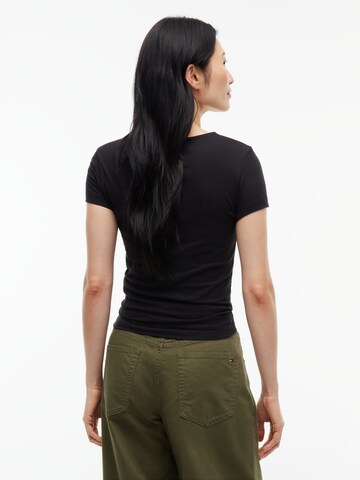Tommy Jeans - Camiseta en negro