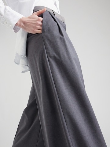 Wide Leg Pantalon à plis REMAIN en gris