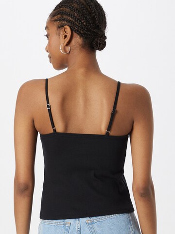 Top de la HOLLISTER pe negru