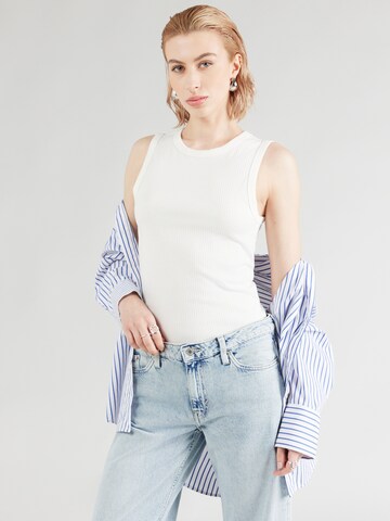 GAP Top in White: front