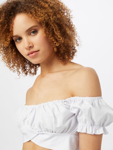 Femme Luxe Paita 'Chloe' värissä valkoinen