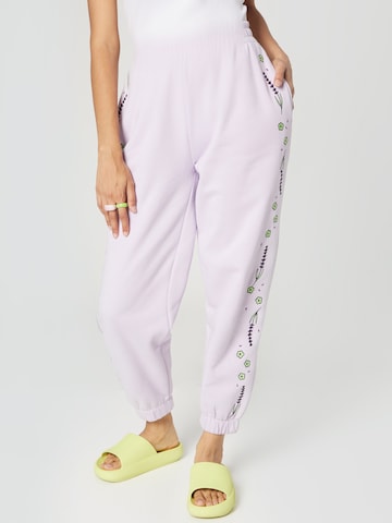 Effilé Pantalon 'Lilli' florence by mills exclusive for ABOUT YOU en violet : devant