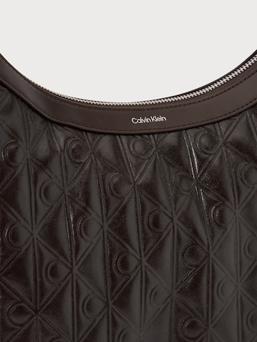 Calvin Klein Τσάντα ώμου σε καφέ