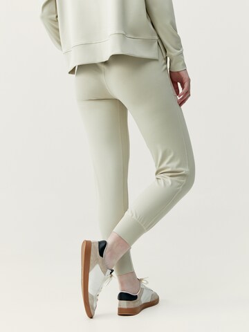 Born Living Yoga Tapered Broek ' Daba ' in Beige