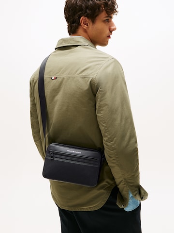 TOMMY HILFIGER Crossbody bag in Black