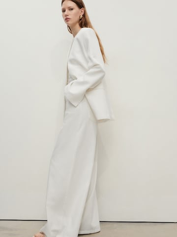 MANGO Wide Leg Jeans 'CALLY' i hvid