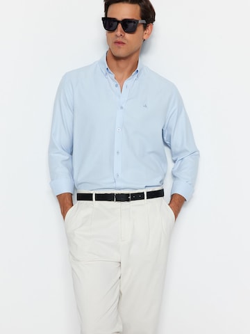 Trendyol Regular fit Button Up Shirt in Blue: front