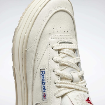 Baskets hautes 'Club C Geo' Reebok en beige