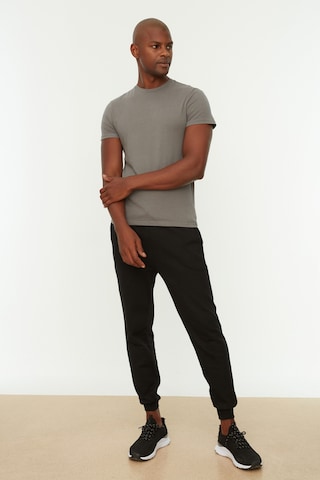 Trendyol Tapered Byxa i svart