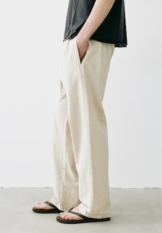 Largi Pantaloni de la Pull&Bear pe bej