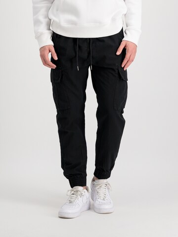 ALPHA INDUSTRIES - Tapered Calças cargo 'Ripstop' em preto: frente