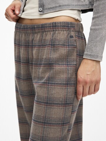 Loosefit Pantalon Pull&Bear en marron