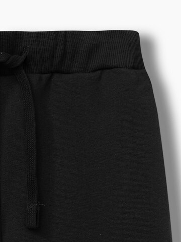 WINKIKI Regular Pants in Black