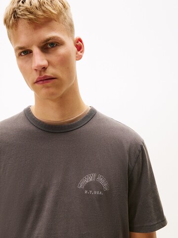 T-Shirt 'Western' Tommy Jeans en gris