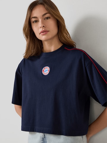 FC BAYERN MÜNCHEN Cropped T-Shirt Essentials in Blau: Vorderseite