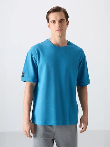 Tommy Life Shirt in Blue: front