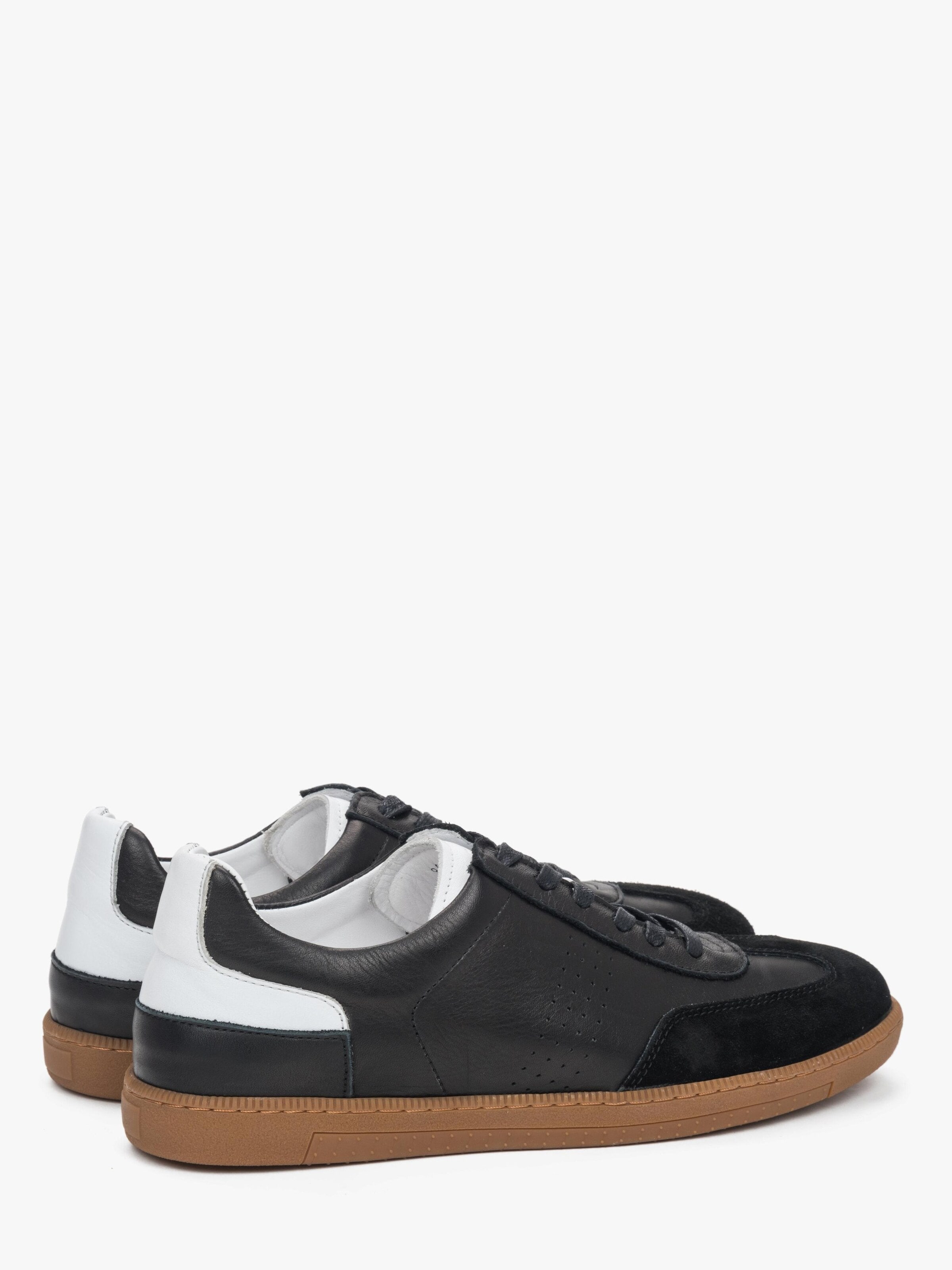 Sneaker bassa '951832-50' di Estro in nero
