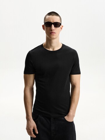 T-Shirt Bershka en noir : devant