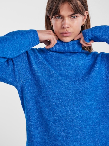PIECES Sweter 'JULIANA' w kolorze niebieski