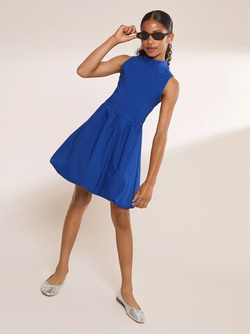 Robe Lipsy en bleu