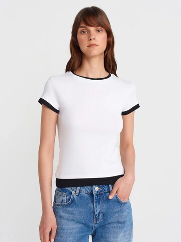 Dilvin Shirt in White: front