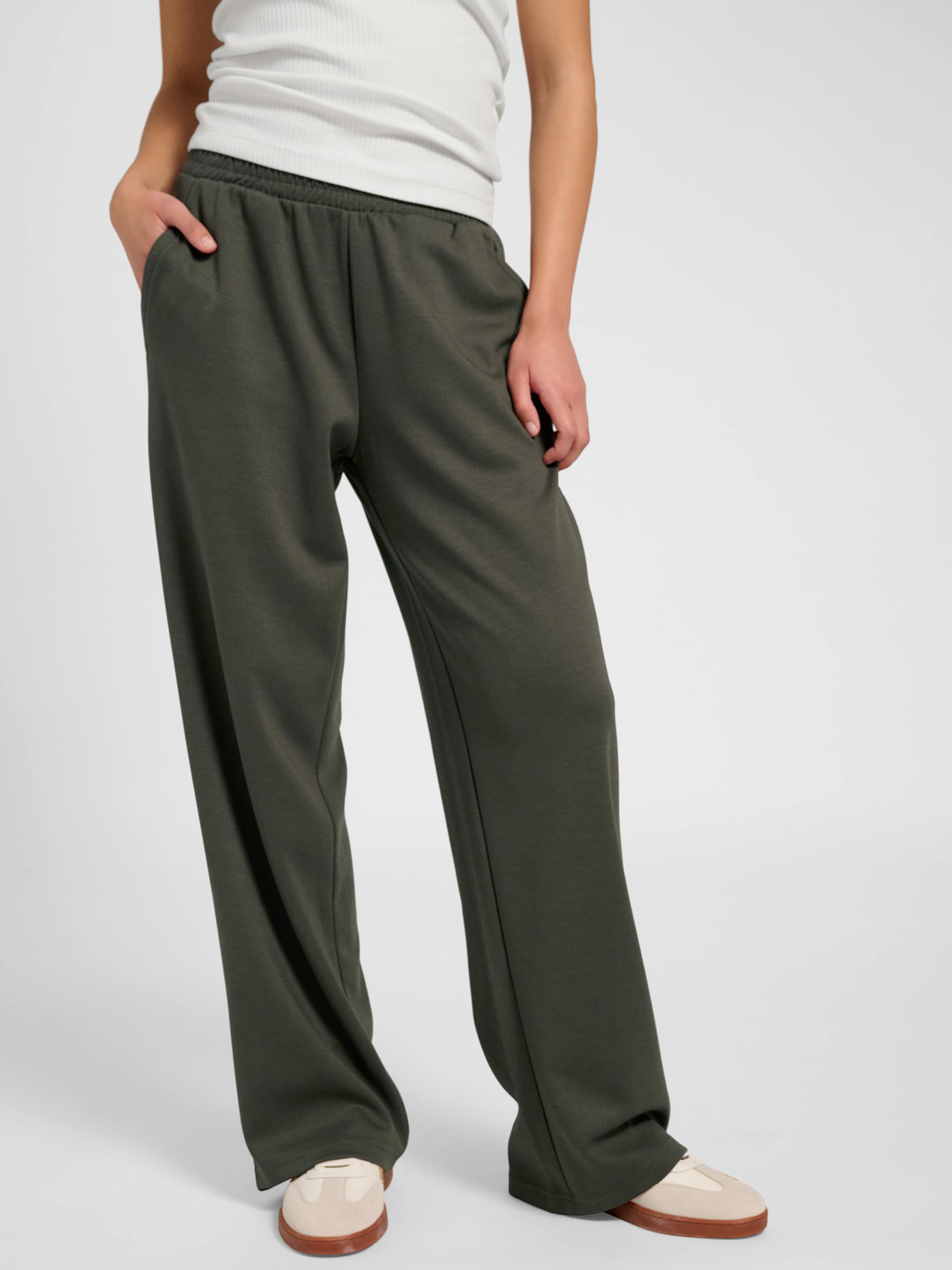 Hummel Loose fit Sports trousers in Brown