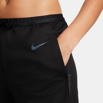 Regular Pantalon de sport 'RUN' NIKE en noir