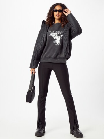 BE EDGY Sweatshirt 'Jela' in Schwarz