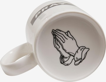 Tasse 'Pray' Mister Tee en blanc