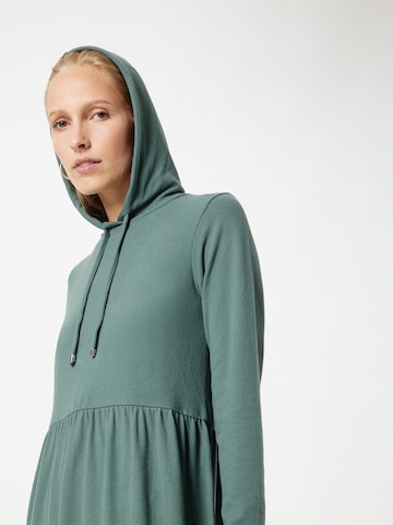 Robe 'Svenja' ABOUT YOU en vert