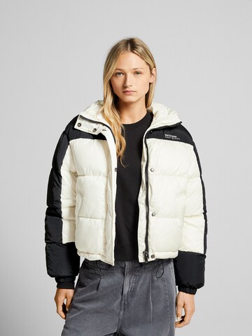 Bershka Between-season jacket in Beige: front