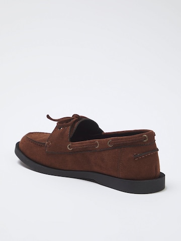 Chaussure basse Trendyol en marron
