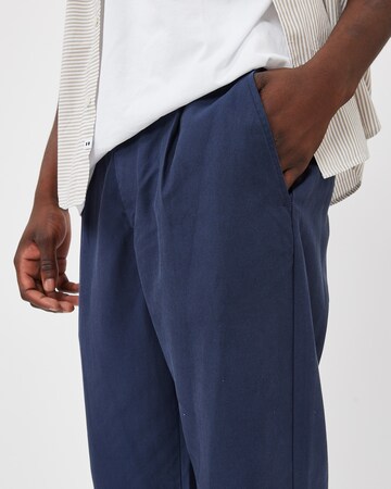 minimum Szabványos Élére vasalt nadrágok 'Frode' - kék