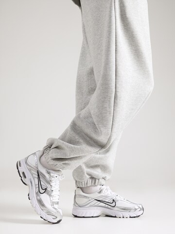 WEEKDAY Tapered Pants 'Ginny' in Grey