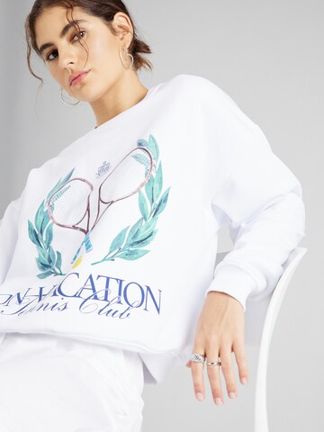 On Vacation Club Sweatshirt in Weiß