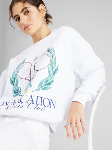 On Vacation Club Sweatshirt in White