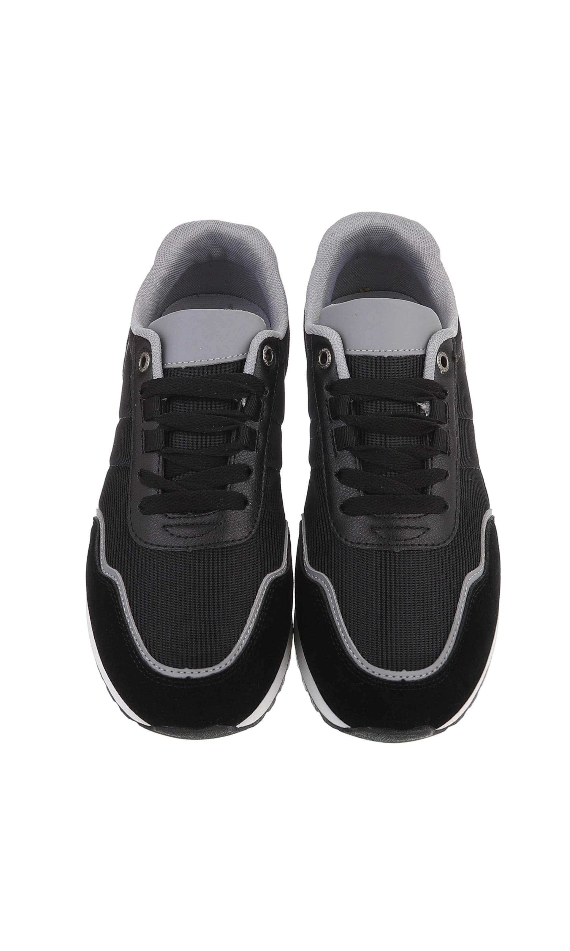 CoolWalk Sneakers in Black
