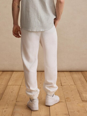 Effilé Pantalon 'Gino' DAN FOX APPAREL en blanc