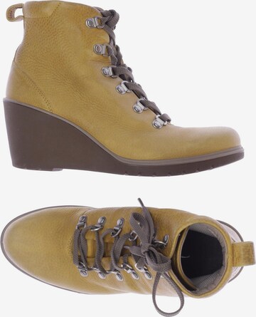 ECCO Dress Boots in 36 in Yellow: front